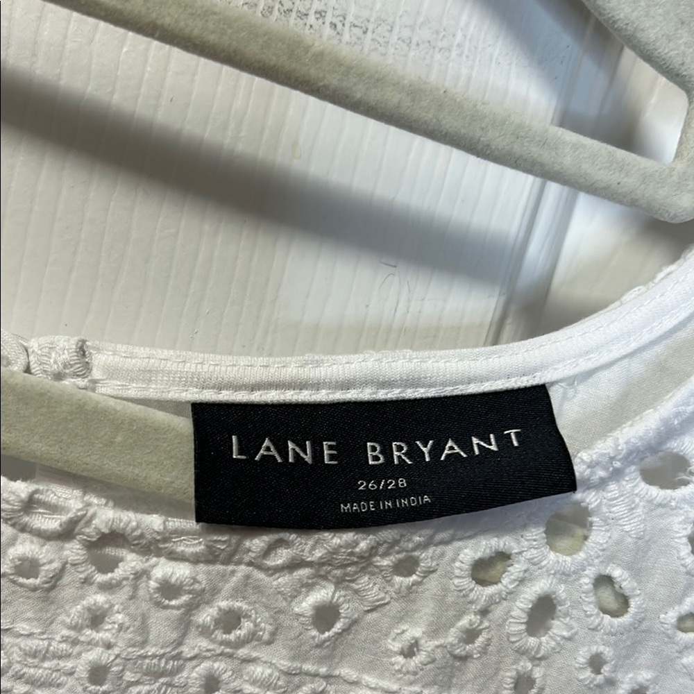Lane Bryant White Relaxed Eyelet Lace Collar Blouse EUC 26/28 - Picture 2 of 7